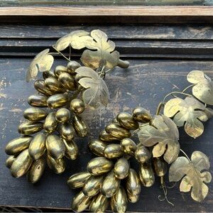 Vintage Brass grape clusters (set of 2)